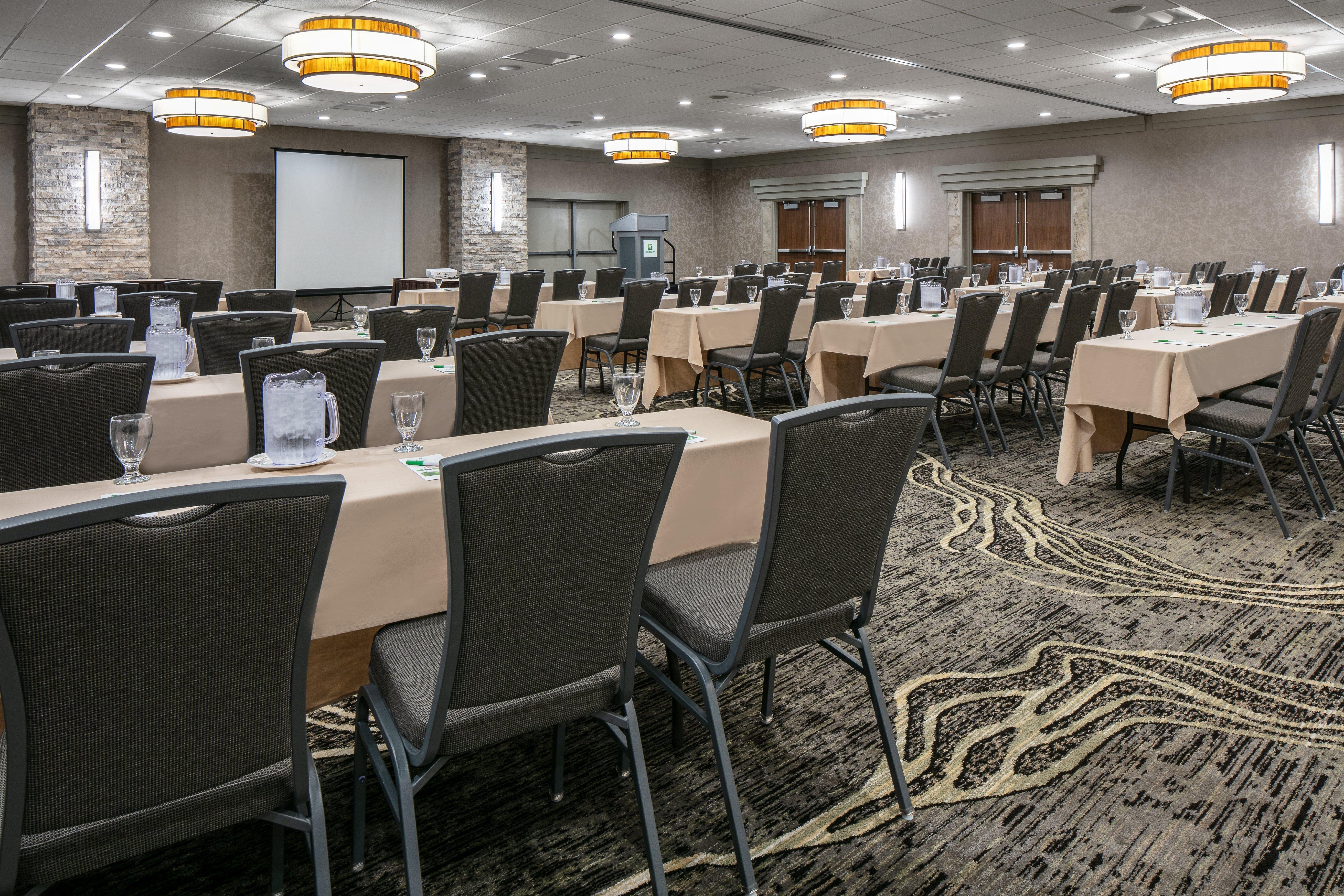 Holiday Inn Hotel & Suites Des Moines-Northwest By Ihg Urbandale Buitenkant foto