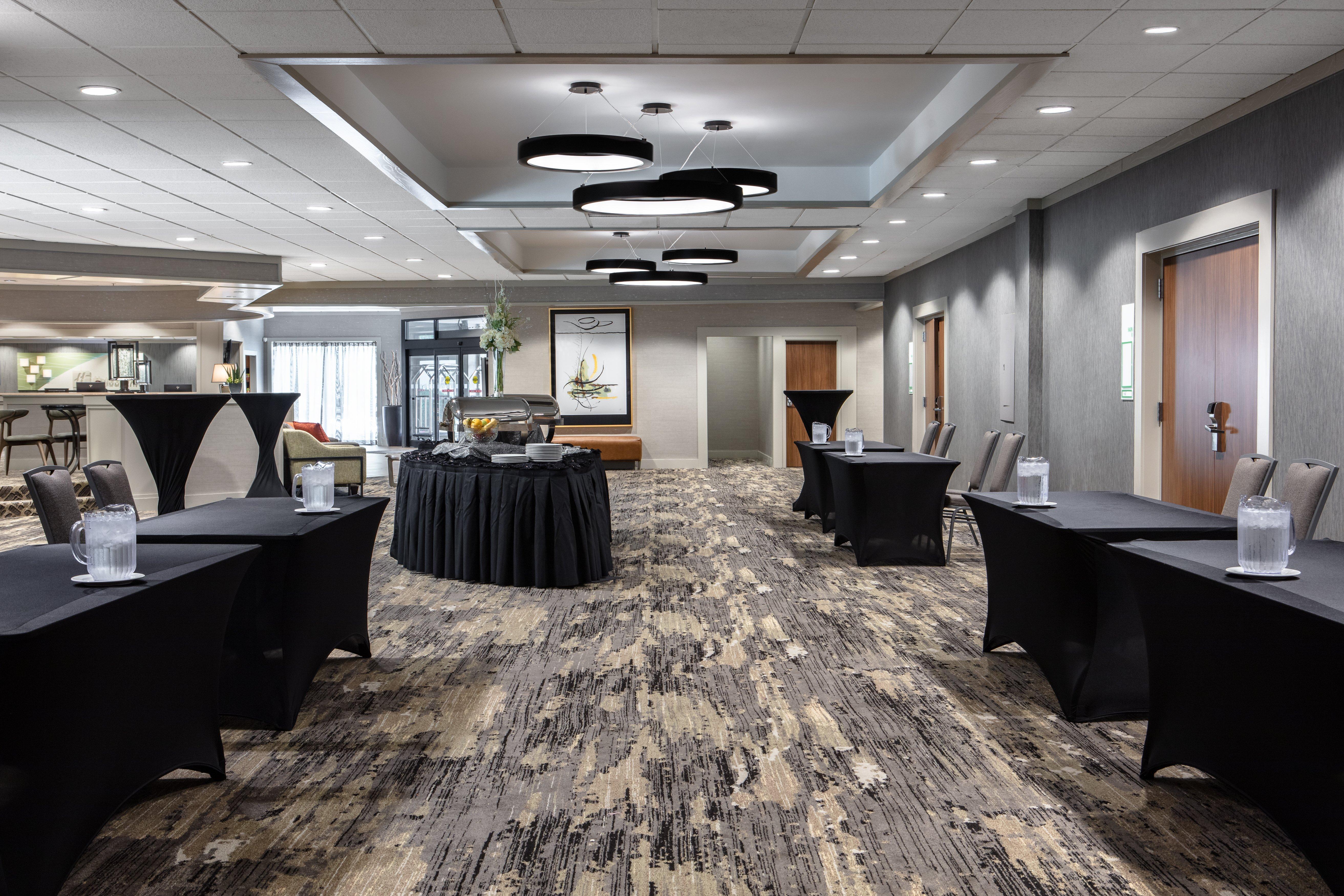 Holiday Inn Hotel & Suites Des Moines-Northwest By Ihg Urbandale Buitenkant foto