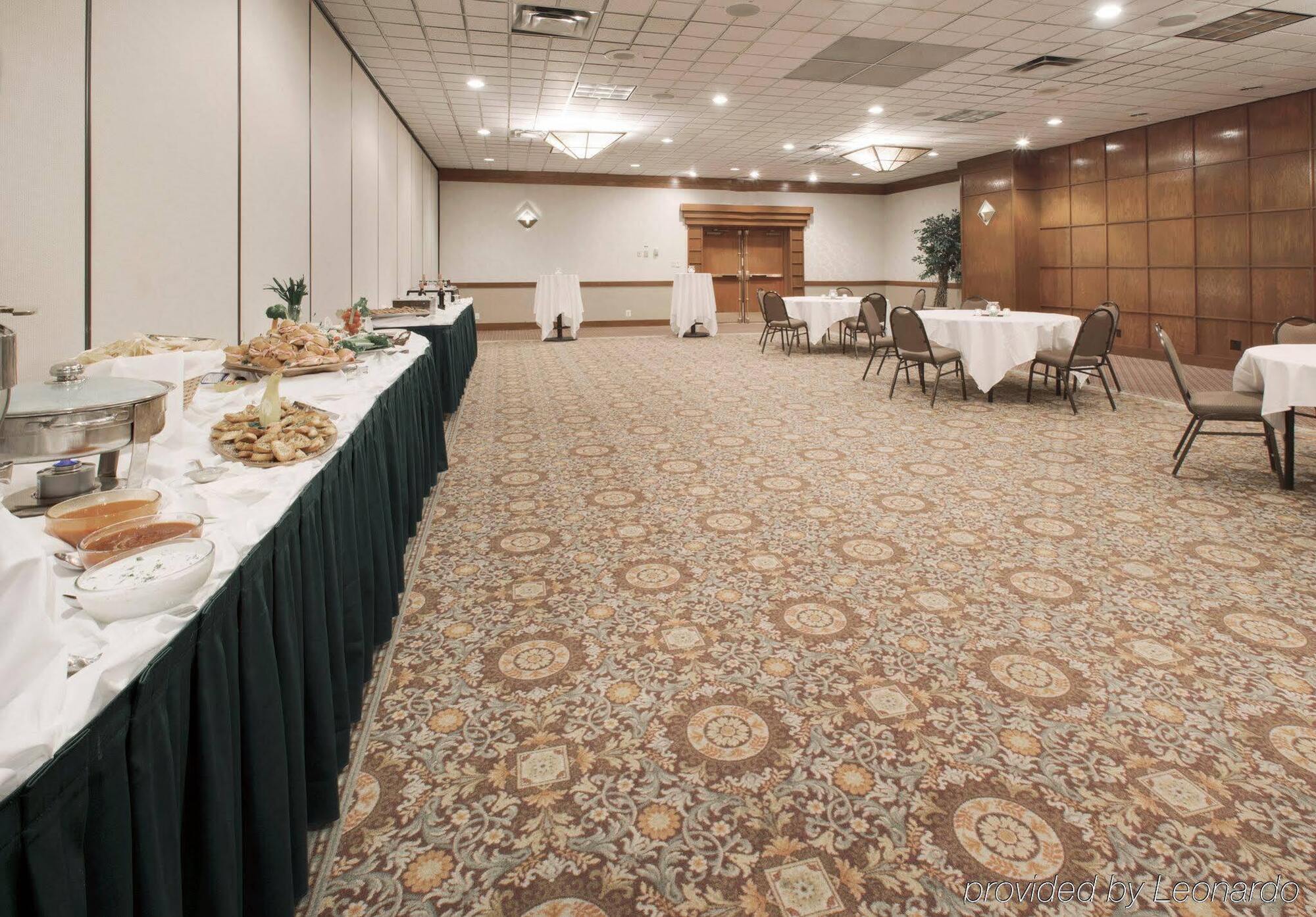 Holiday Inn Hotel & Suites Des Moines-Northwest By Ihg Urbandale Buitenkant foto