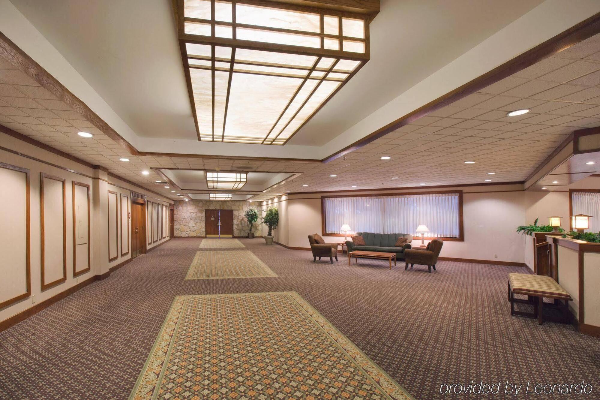 Holiday Inn Hotel & Suites Des Moines-Northwest By Ihg Urbandale Buitenkant foto